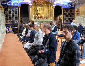 Meditatie in de zendo van het klooster Throssel Hole in Engeland